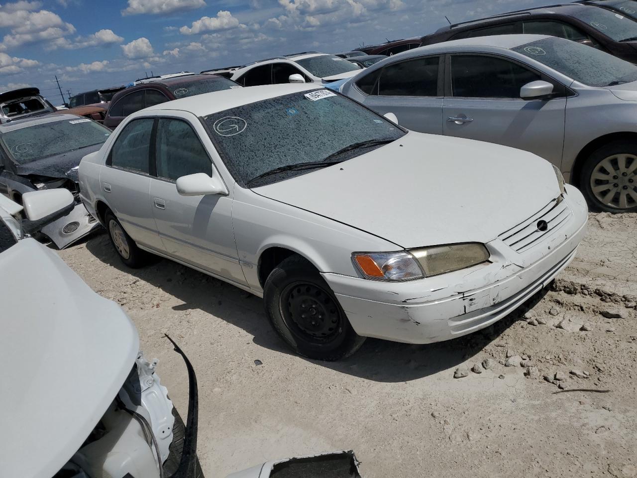 1999 Toyota Camry Le - Фото 4