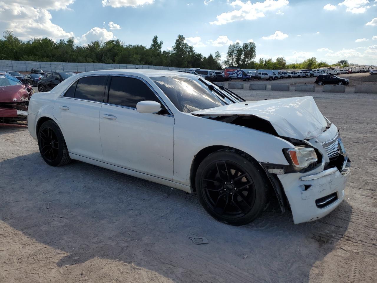 2013 Chrysler 300 - Фото 4