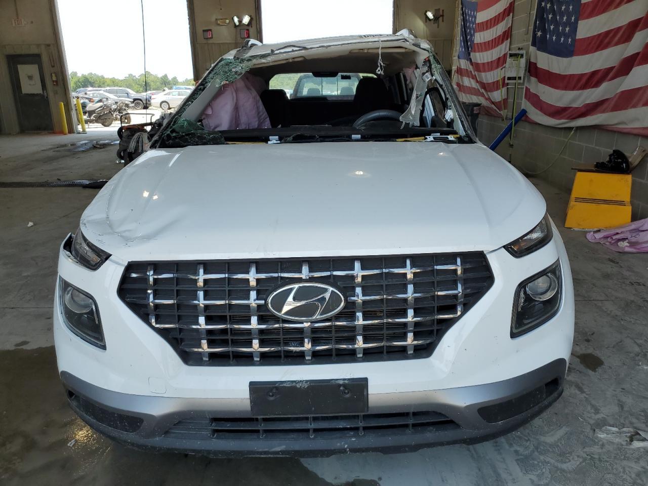 2022 Hyundai Venue Sel - Image 5