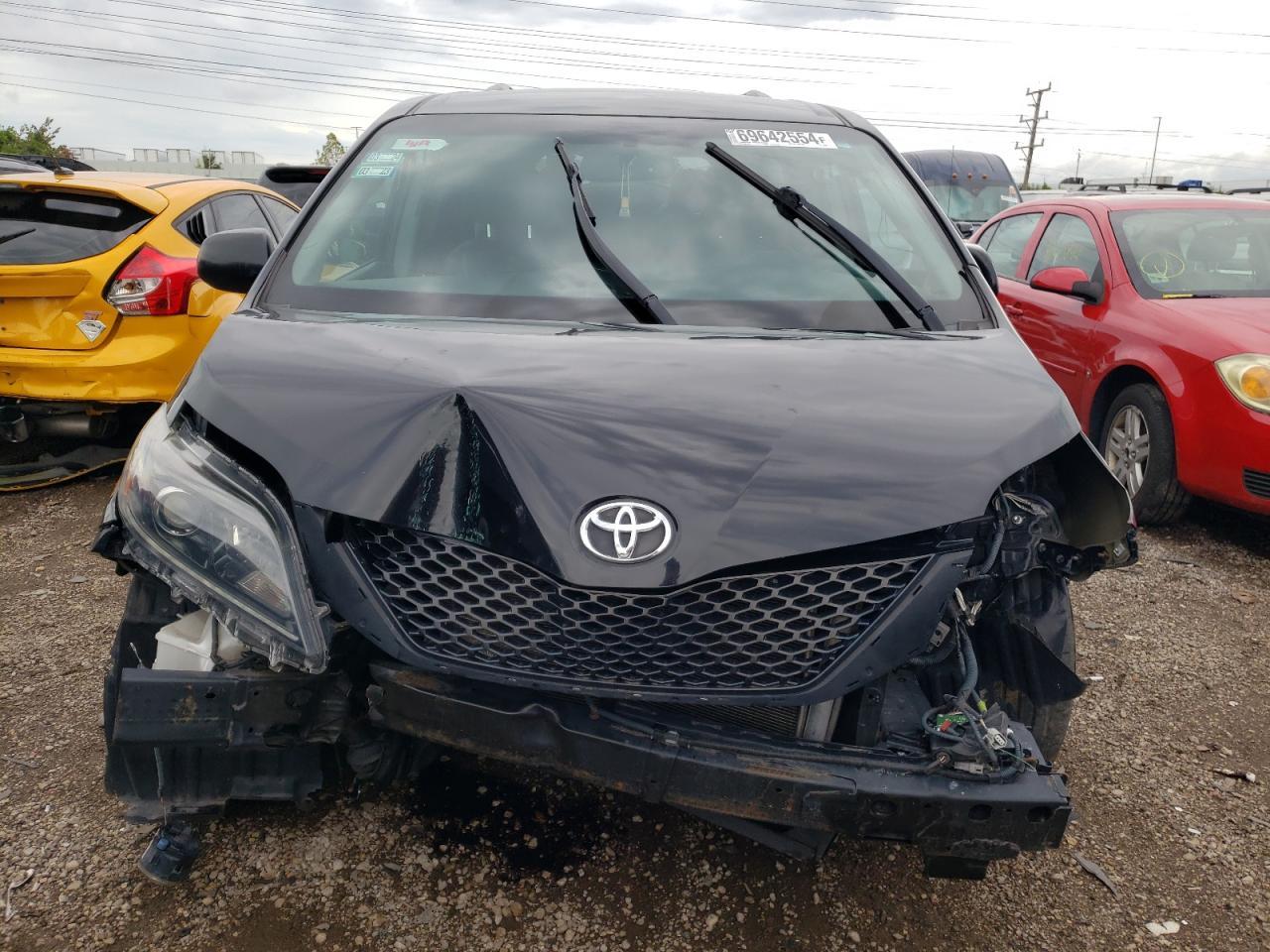 2016 Toyota Sienna Se - Image 5