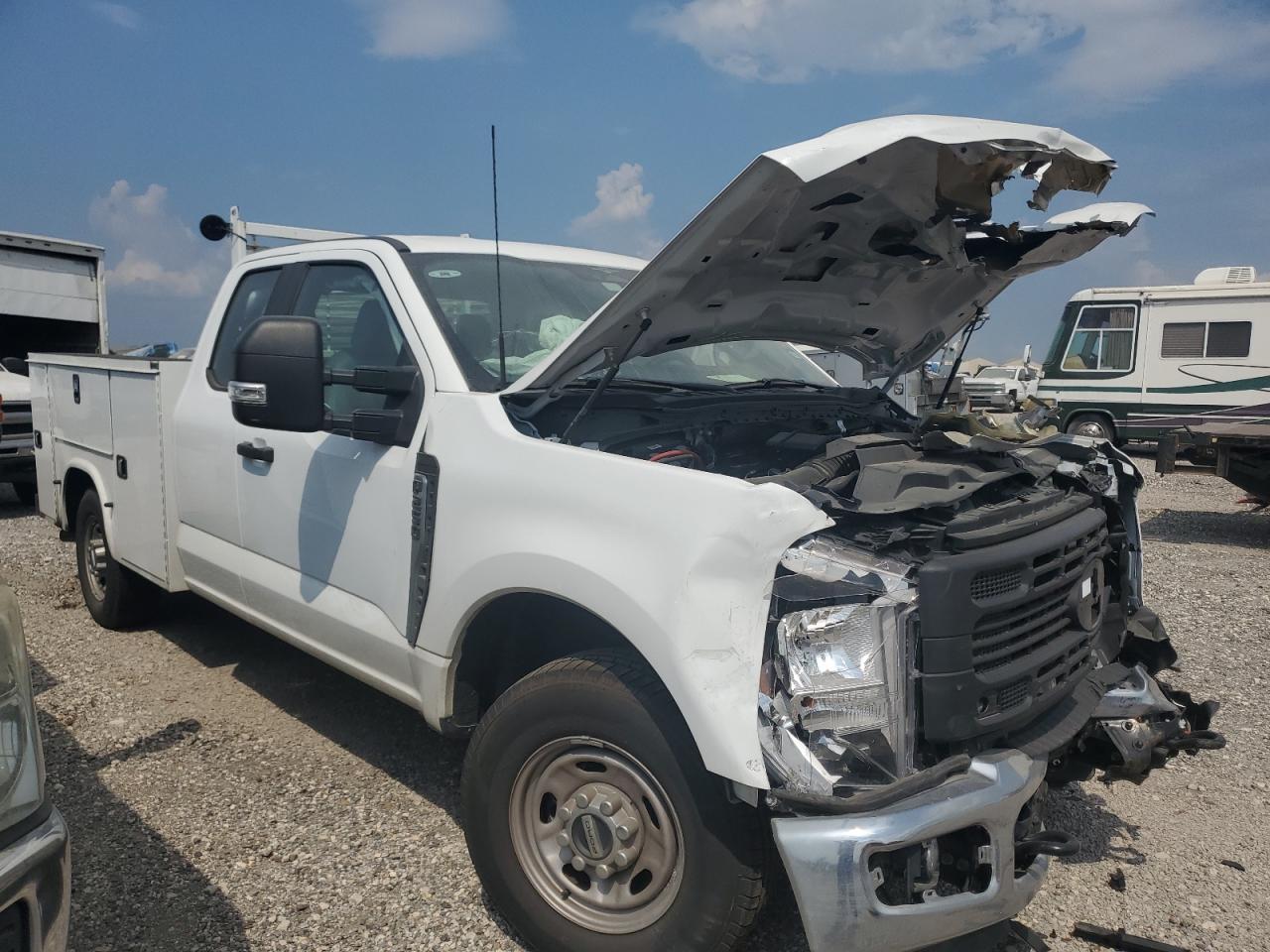 2023 Ford F250 Super Duty - Фото 4