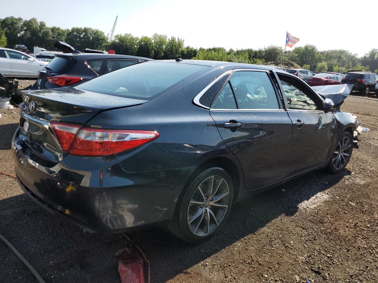2017 Toyota Camry Le - Image 3
