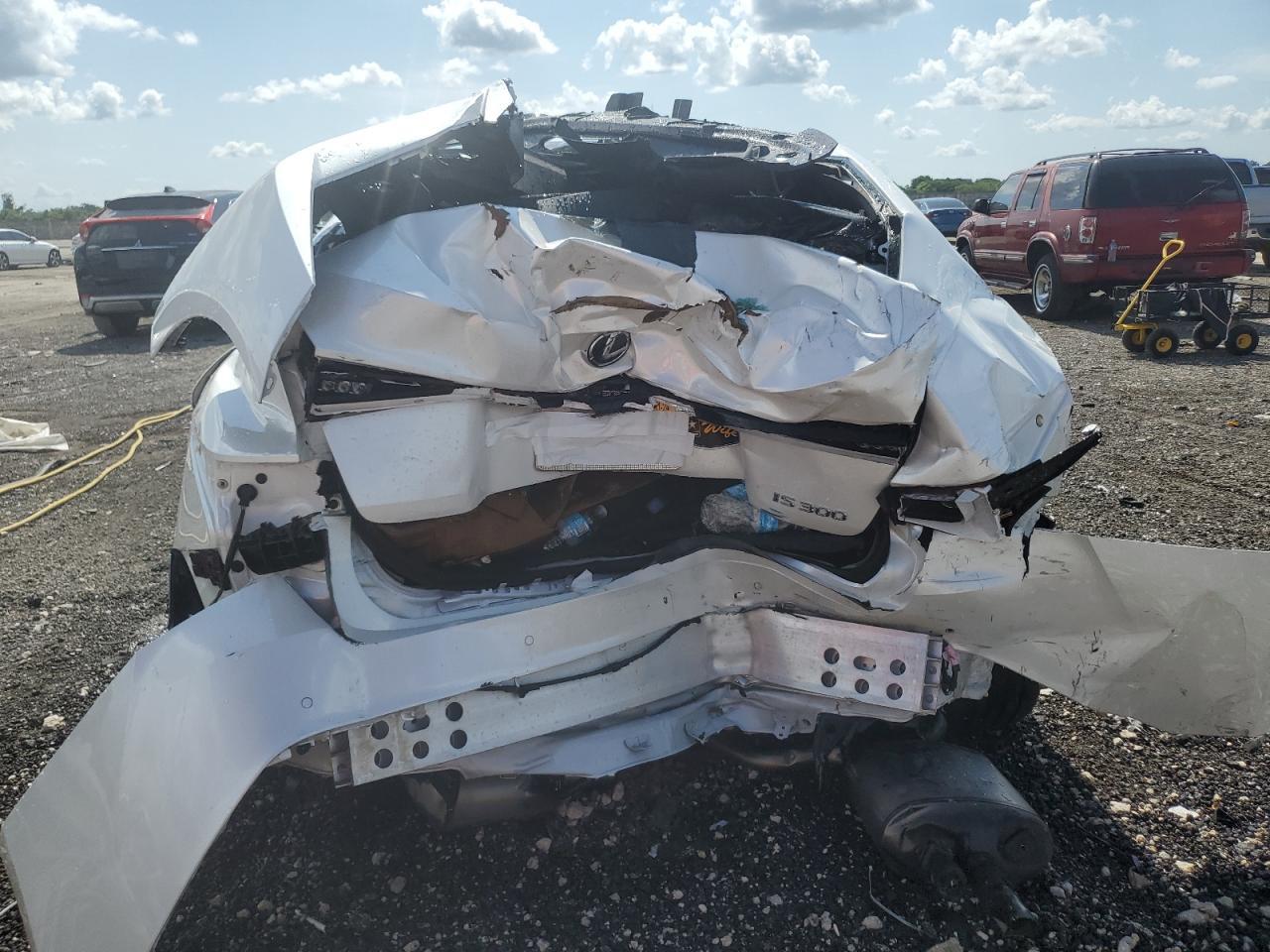 2023 Lexus Is 300 - Image 6