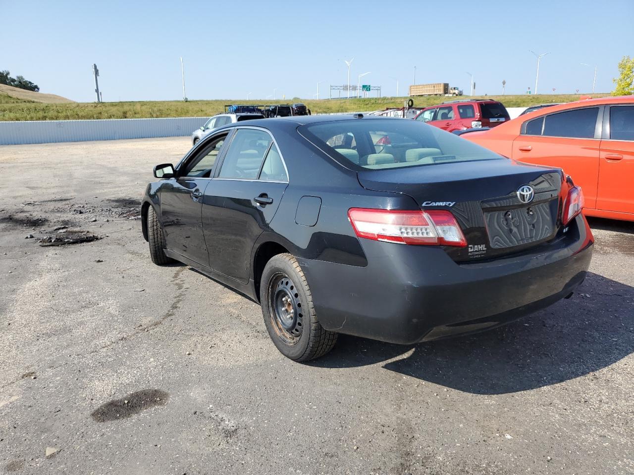 2011 Toyota Camry Base - Фото 2