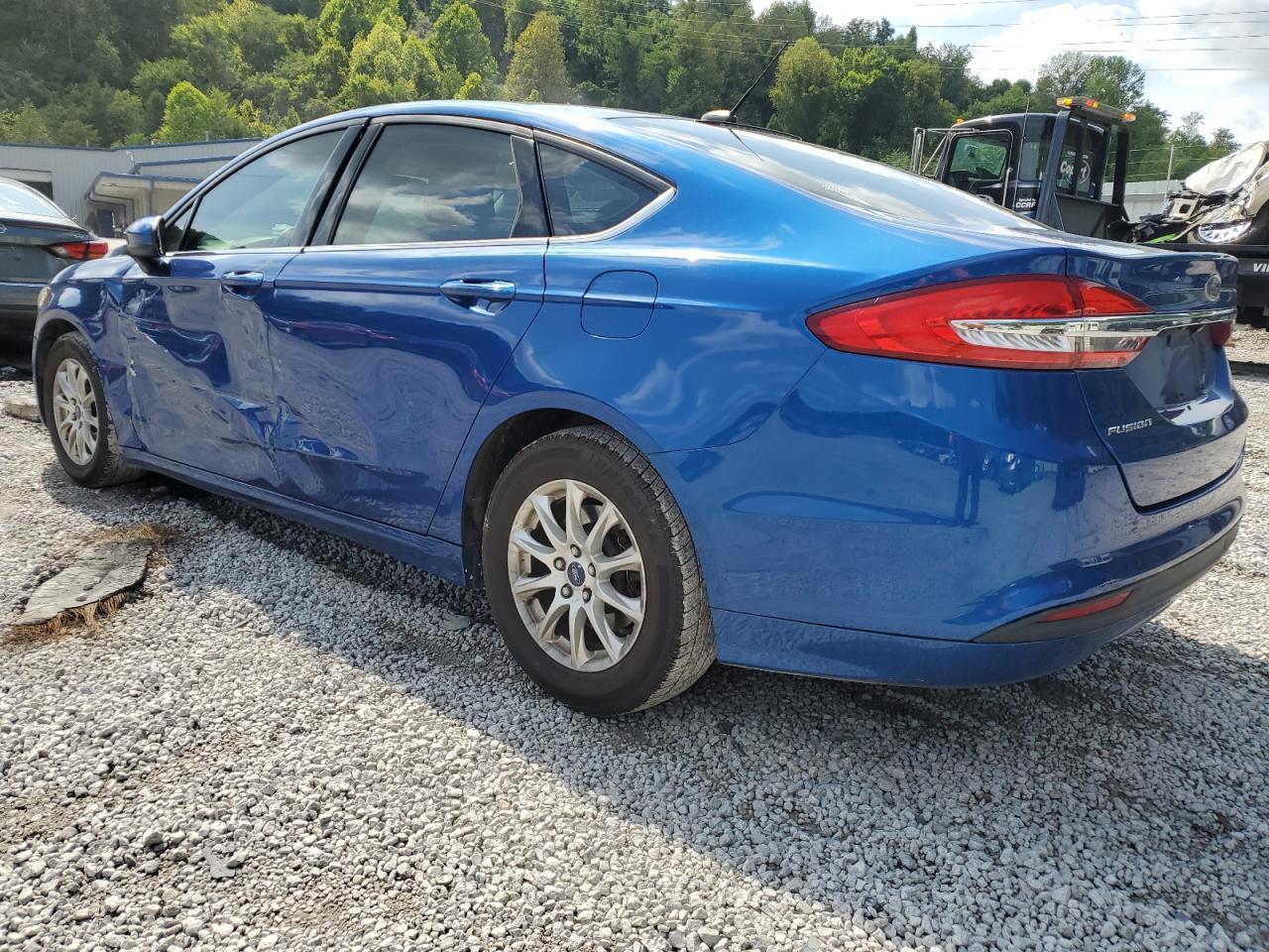 2017 Ford Fusion S - Фото 2