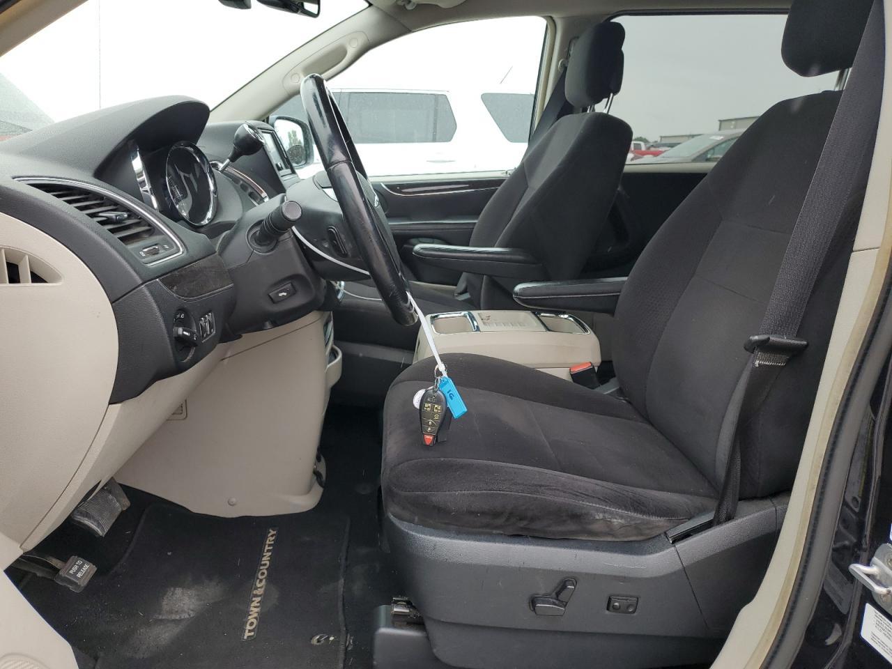 2011 Chrysler Town & Country Touring - Фото 7