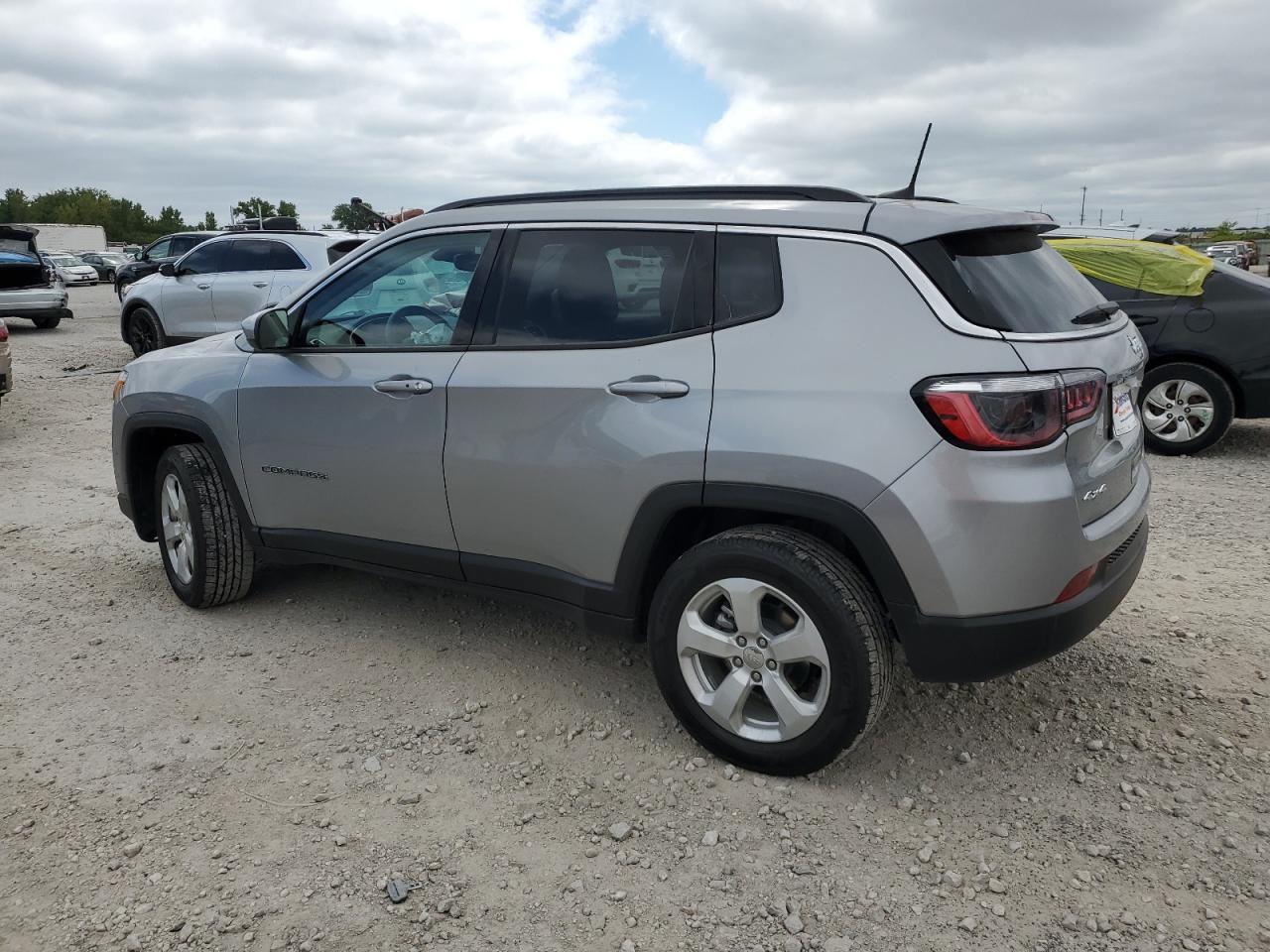 2021 Jeep Compass Latitude - Фото 2