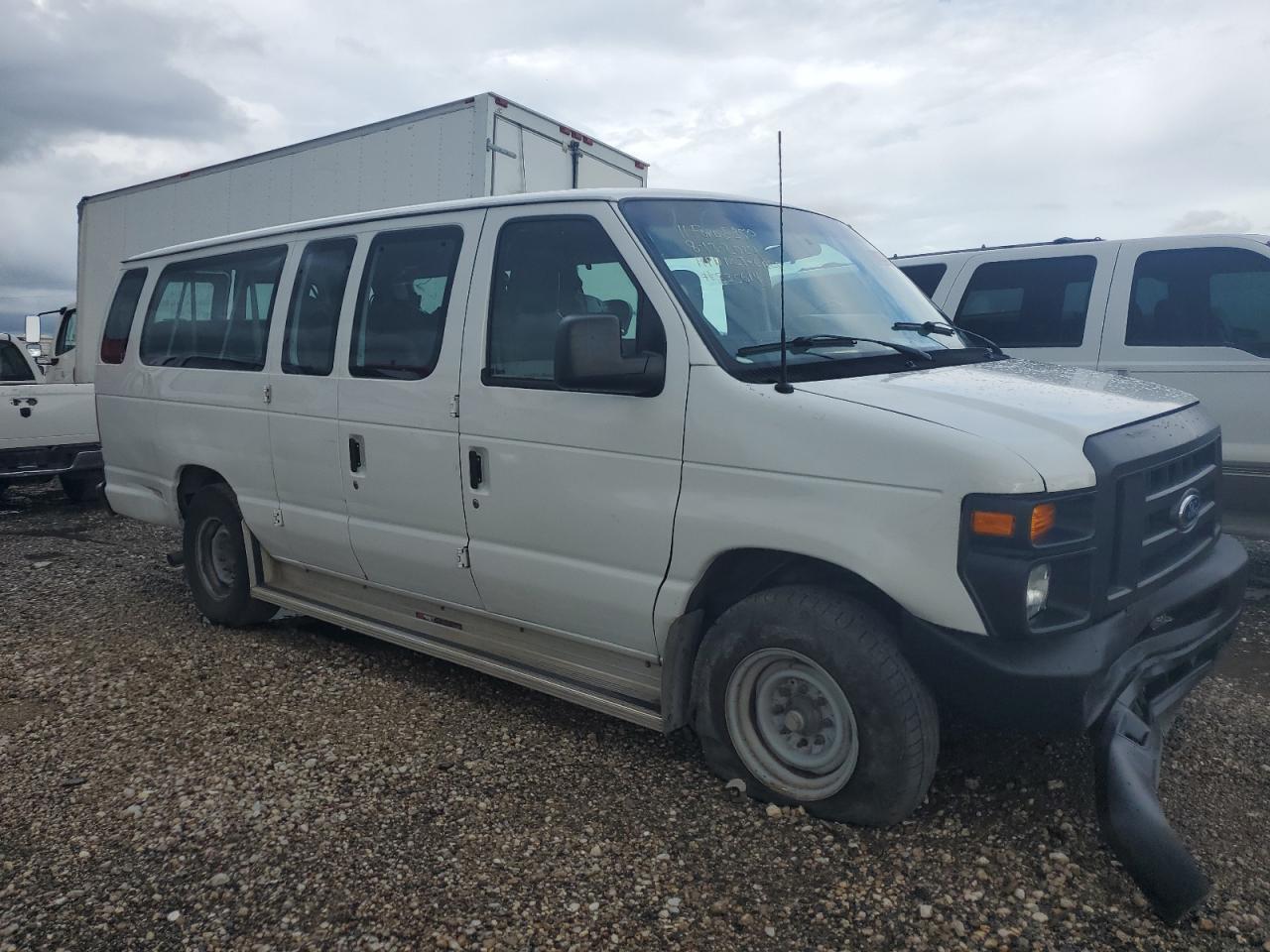 2011 Ford Econoline E350 Super Duty Wagon - Фото 4