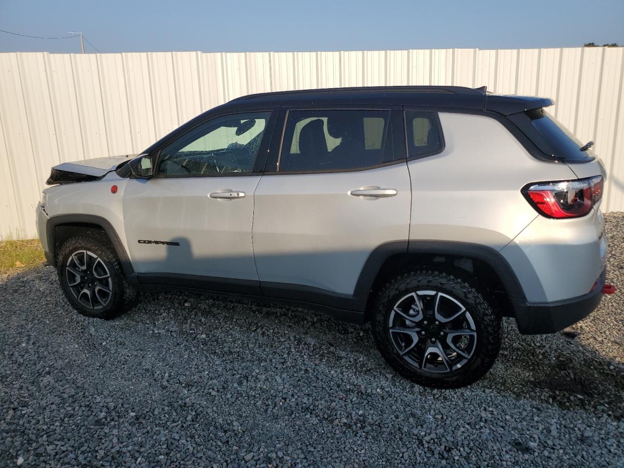 2024 Jeep Compass Trailhawk - Image 2