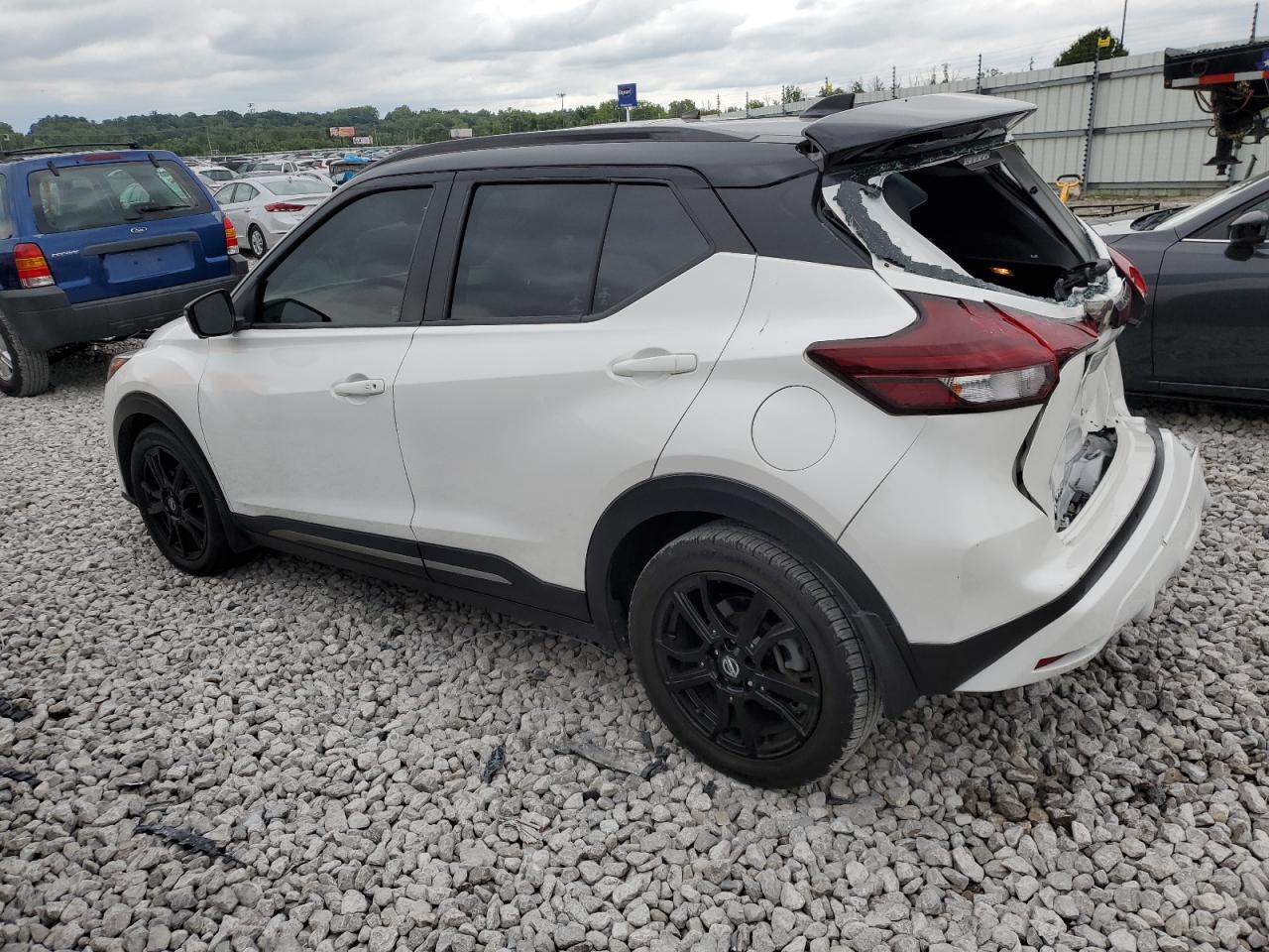 2021 Nissan Kicks Sr - Image 2