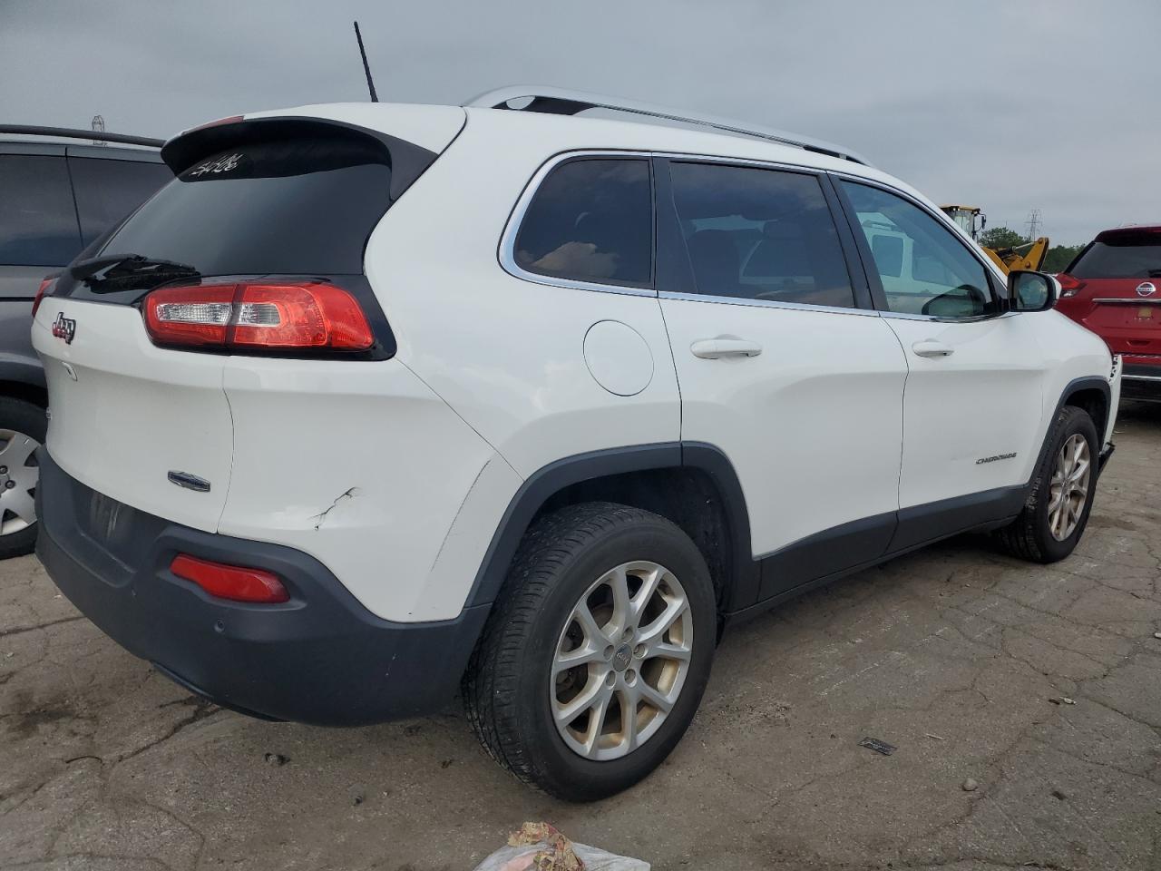 2016 Jeep Cherokee Latitude - Image 3
