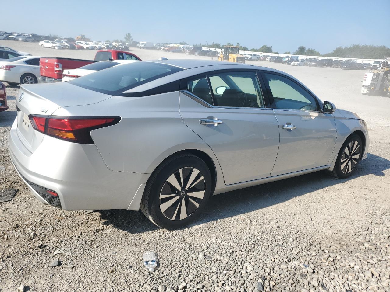 2019 Nissan Altima Sv - Image 3