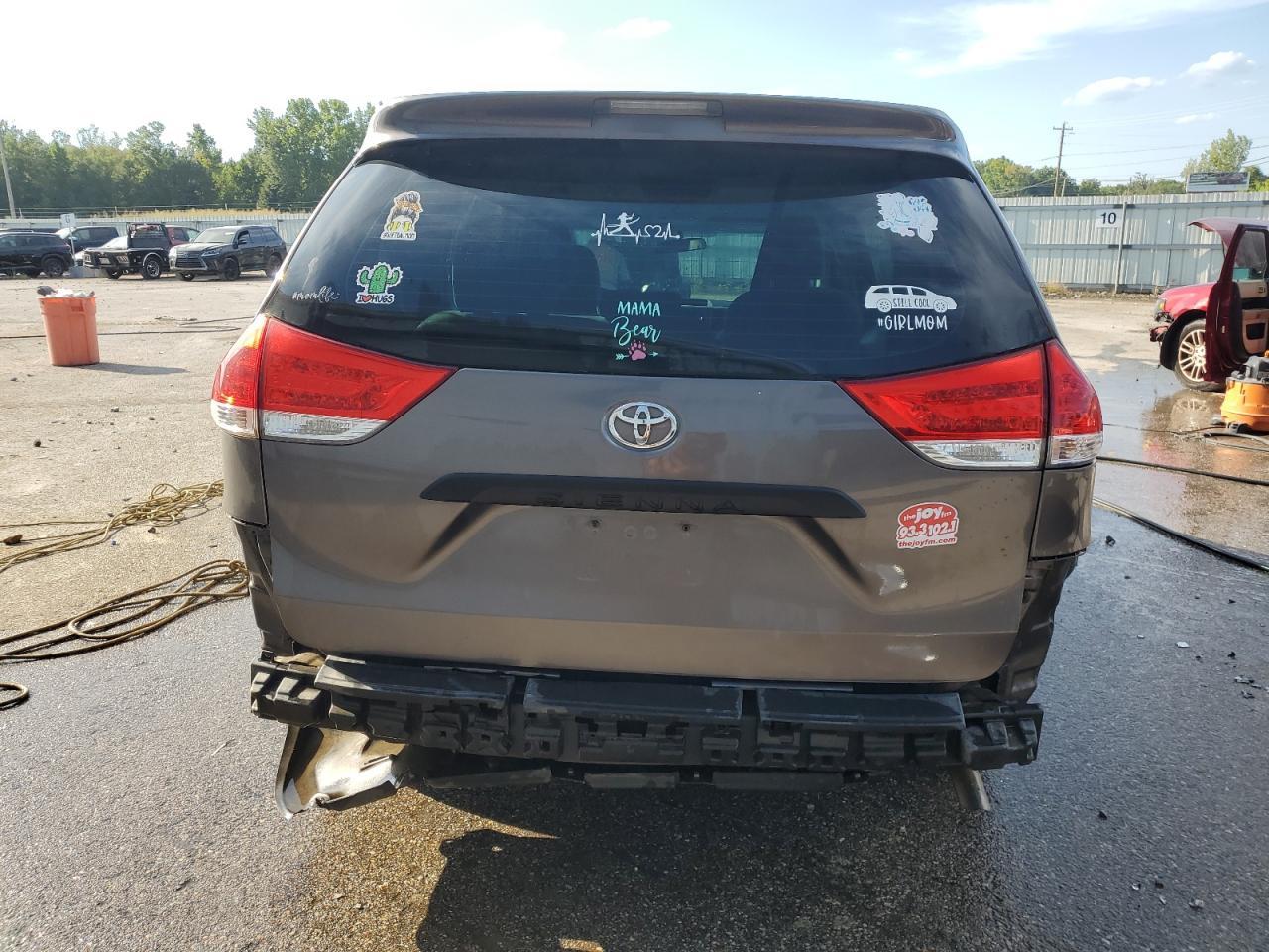 2013 Toyota Sienna L 7-Passenger - Фото 6
