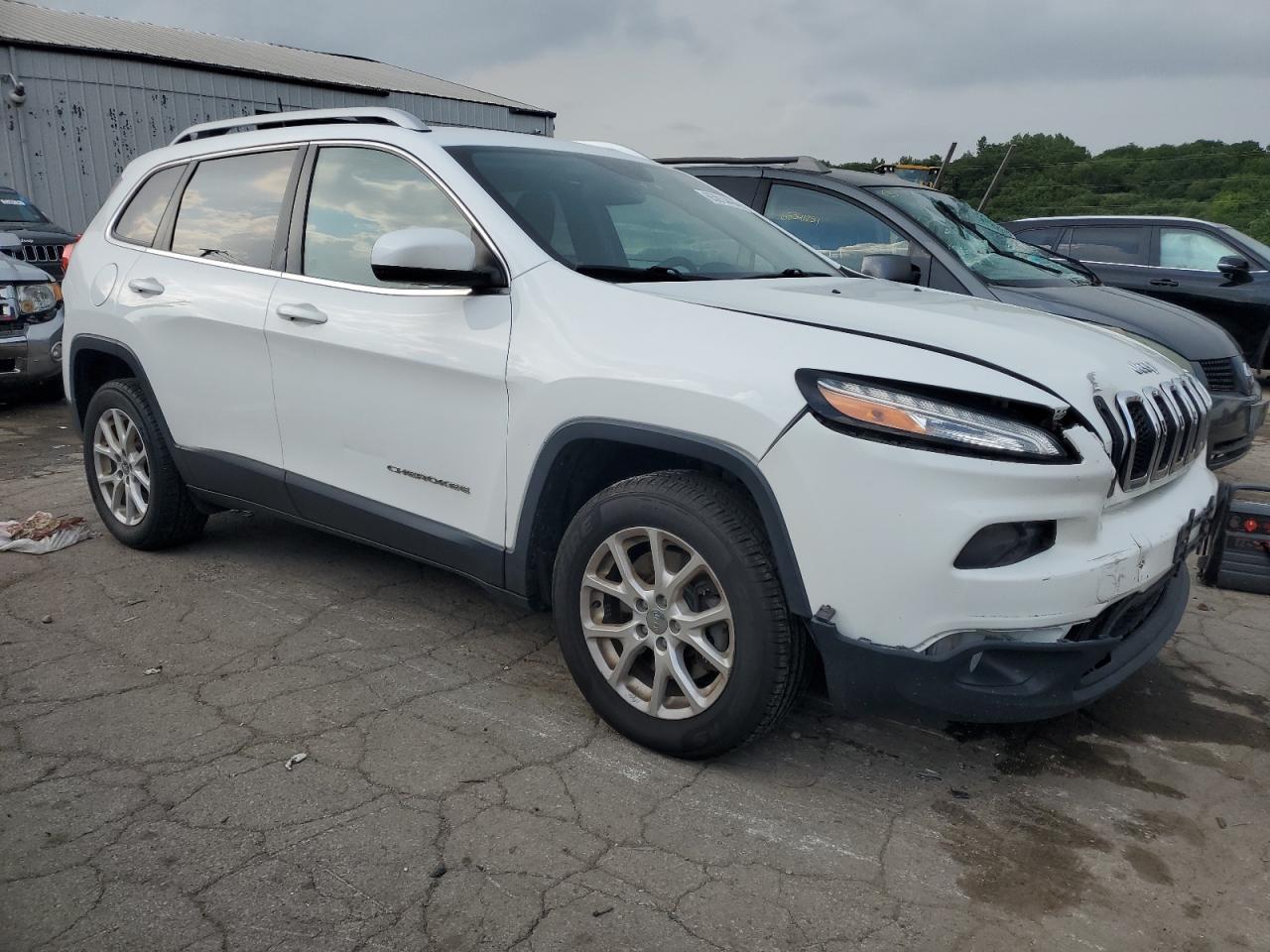2016 Jeep Cherokee Latitude - Image 4