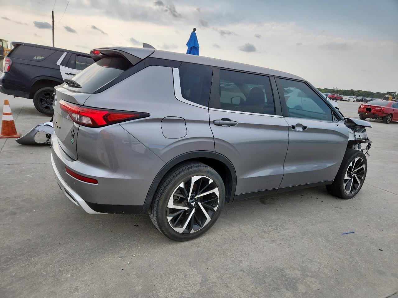 2022 Mitsubishi Outlander Se - Фото 3