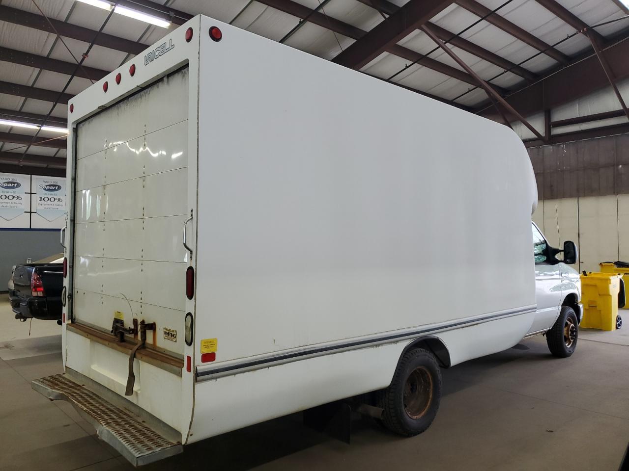 2015 Ford Econoline E350 Super Duty Cutaway Van - Image 3