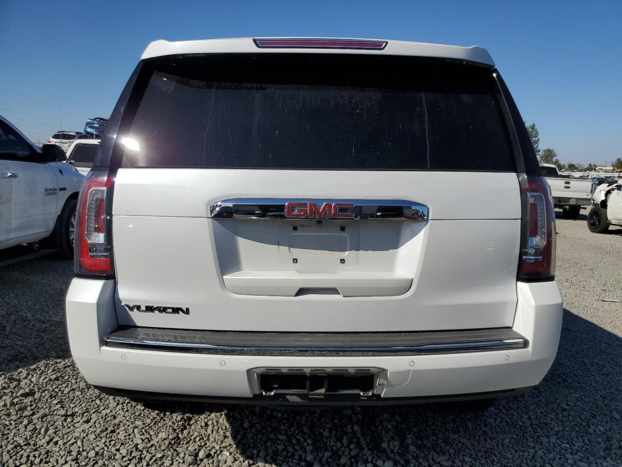 2017 GMC Yukon Denali - Image 6