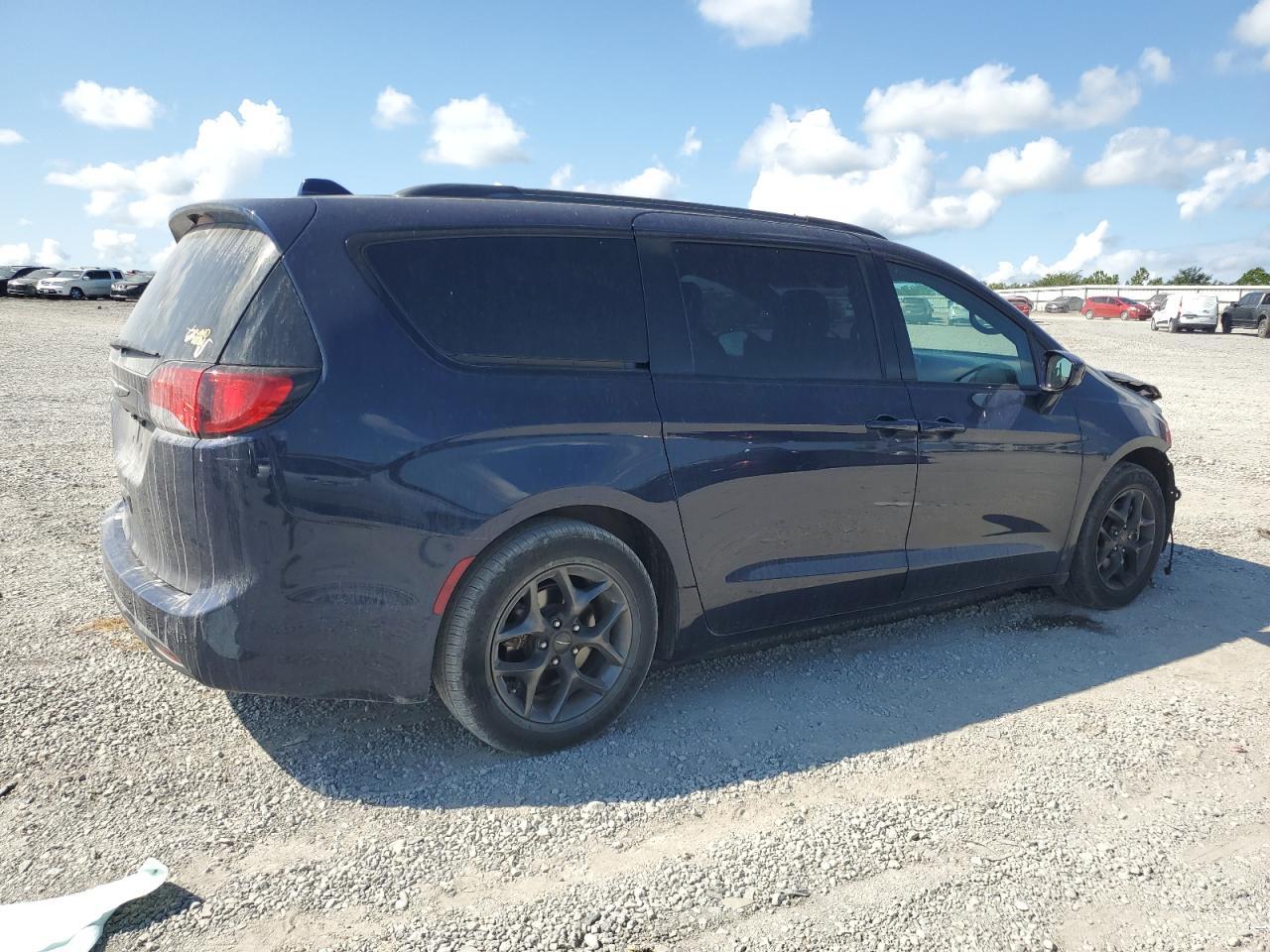 2020 Chrysler Pacifica Touring L Plus - Фото 3
