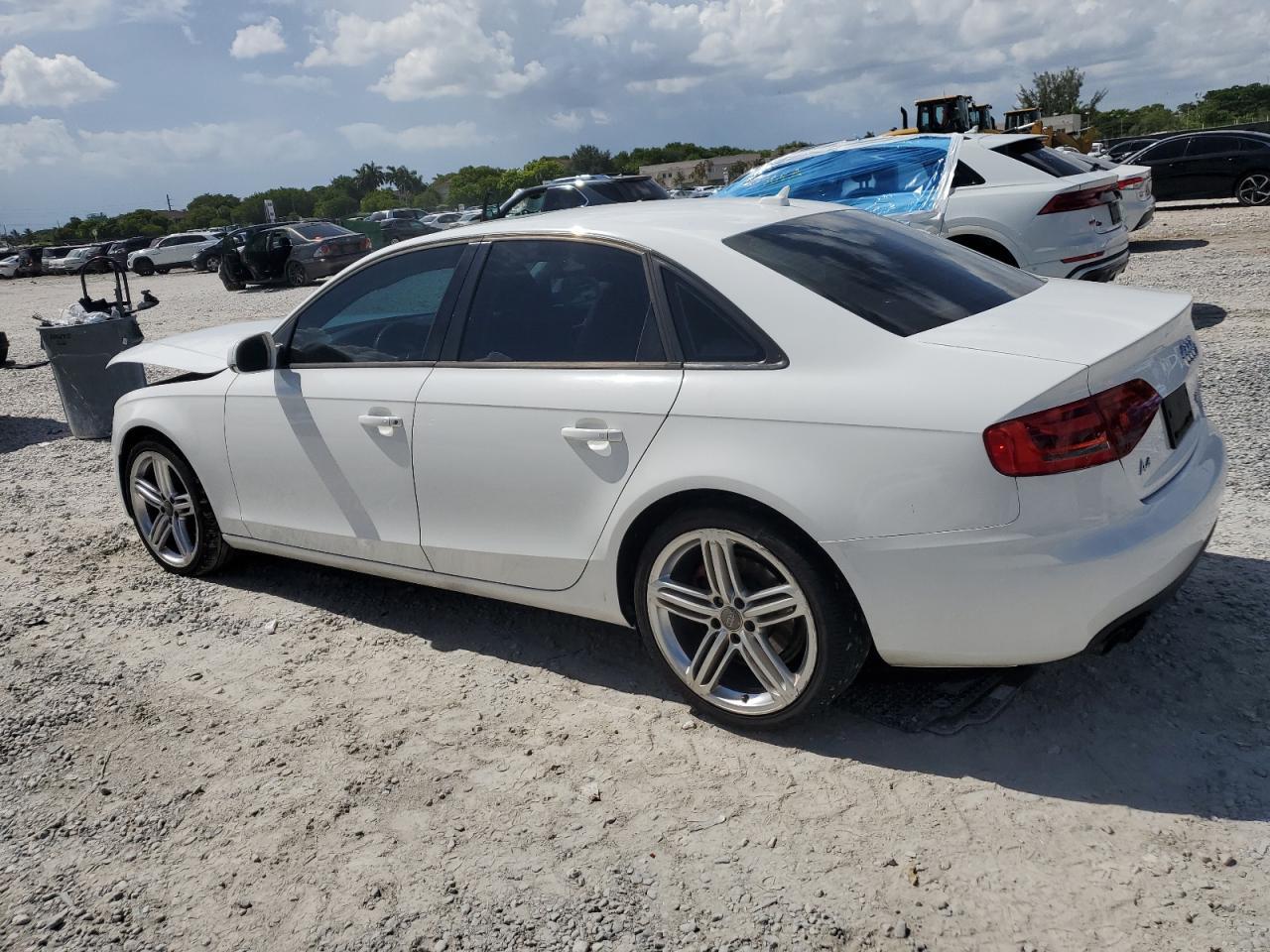 2010 Audi A4 Premium - Фото 2