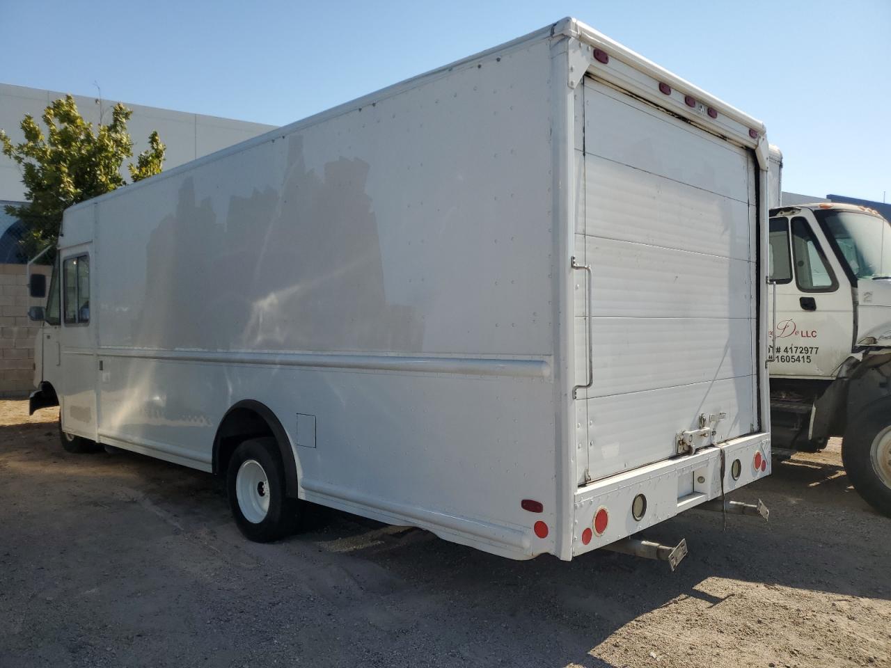 2010 Ford Econoline E450 Super Duty Commercial Stripped Chassis - Фото 2