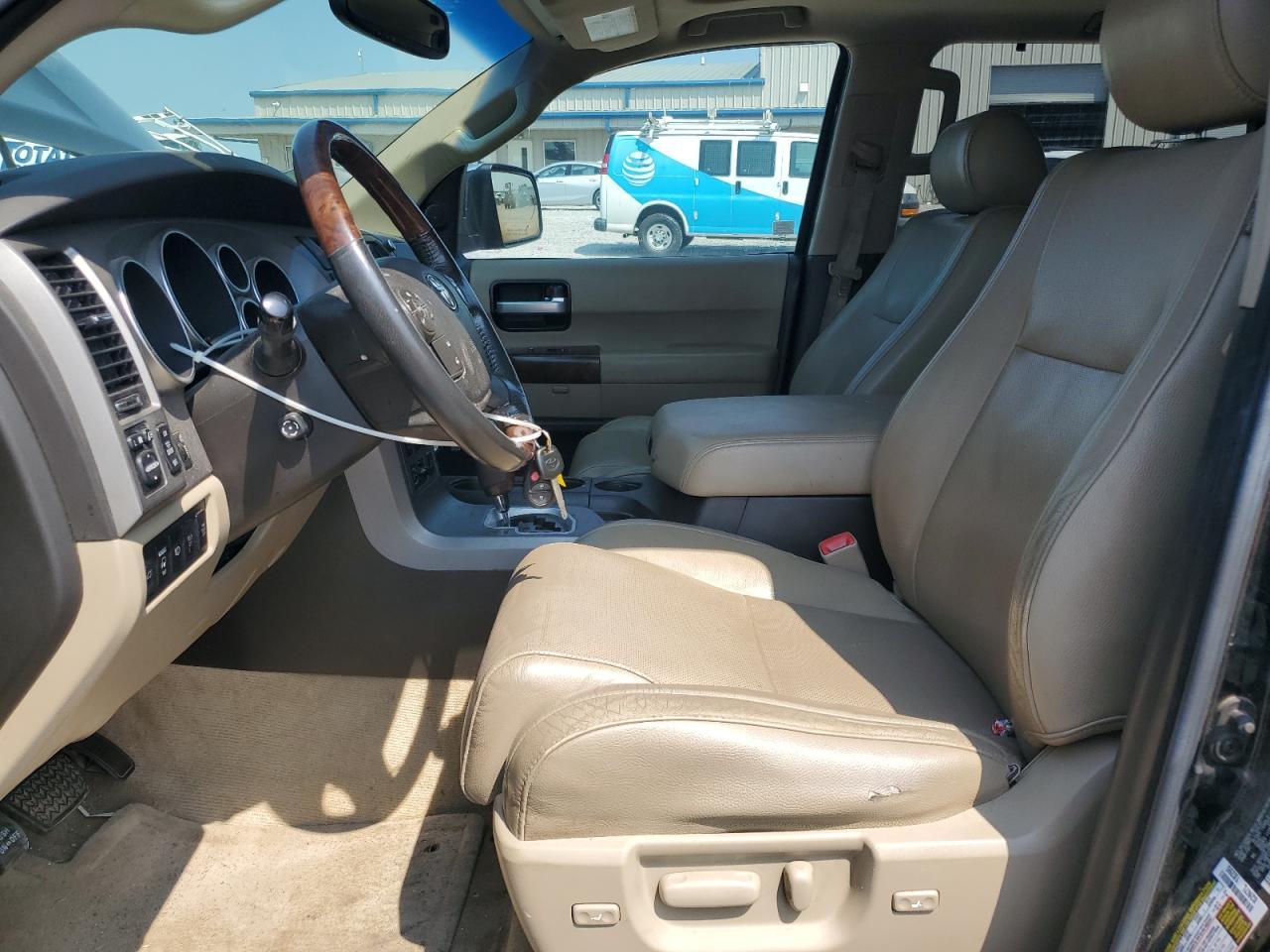 2010 Toyota Sequoia Platinum - Image 7