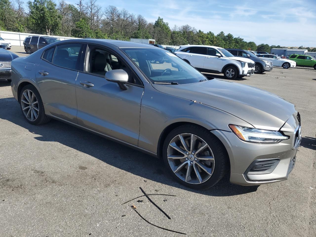 2019 Volvo S60 T6 Momentum - Фото 4