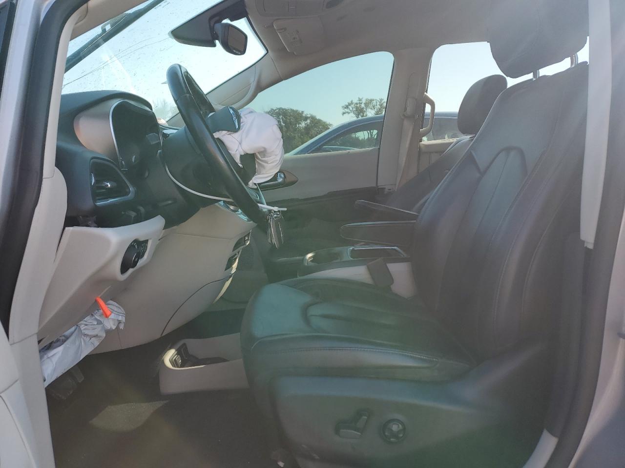 2018 Chrysler Pacifica Touring L Plus - Image 7