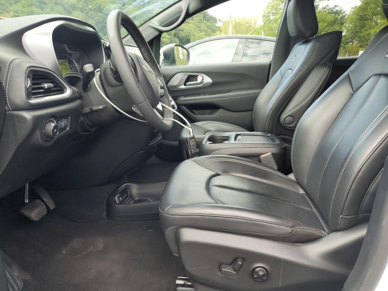 2023 Chrysler Pacifica Hybrid Touring L - Image 7