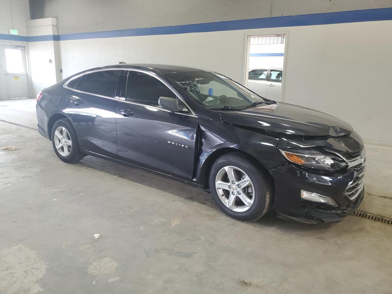 2022 Chevrolet Malibu Ls - Фото 4
