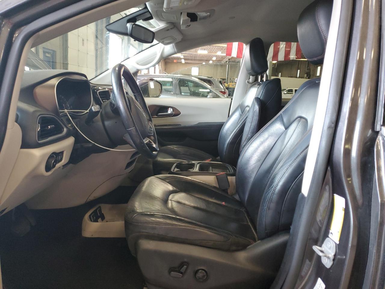 2018 Chrysler Pacifica Touring L - Image 7