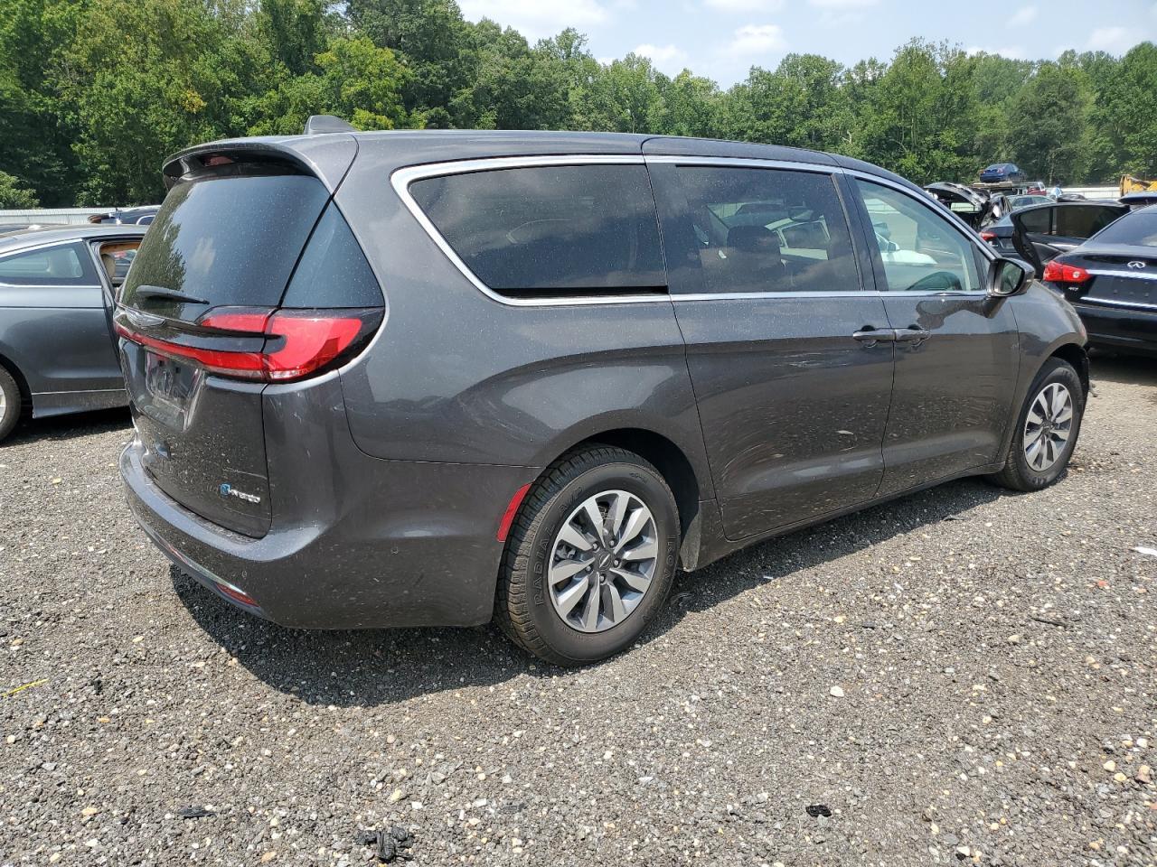 2022 Chrysler Pacifica Hybrid Touring L - Image 3