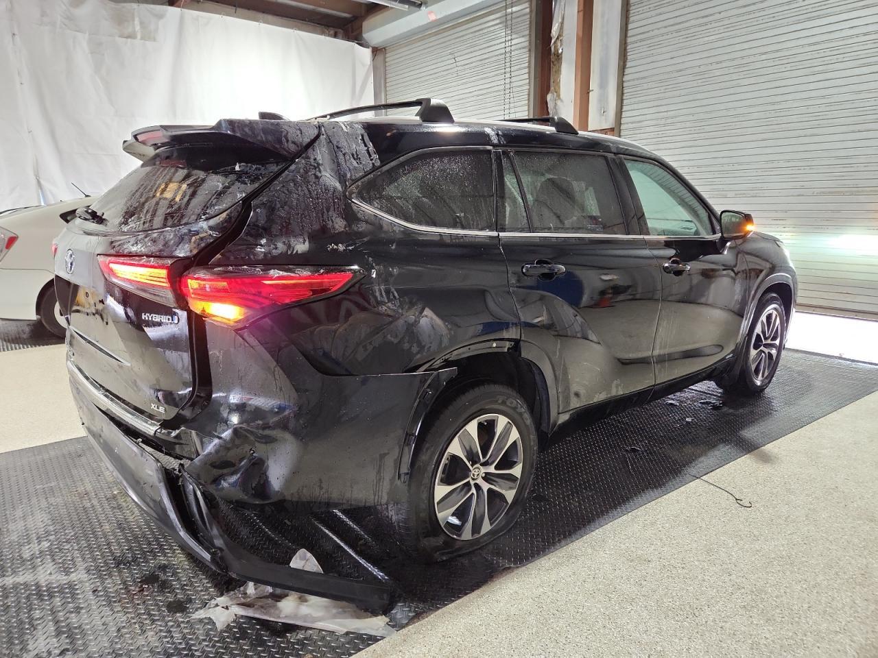 2022 Toyota Highlander Hybrid Xle - Image 3