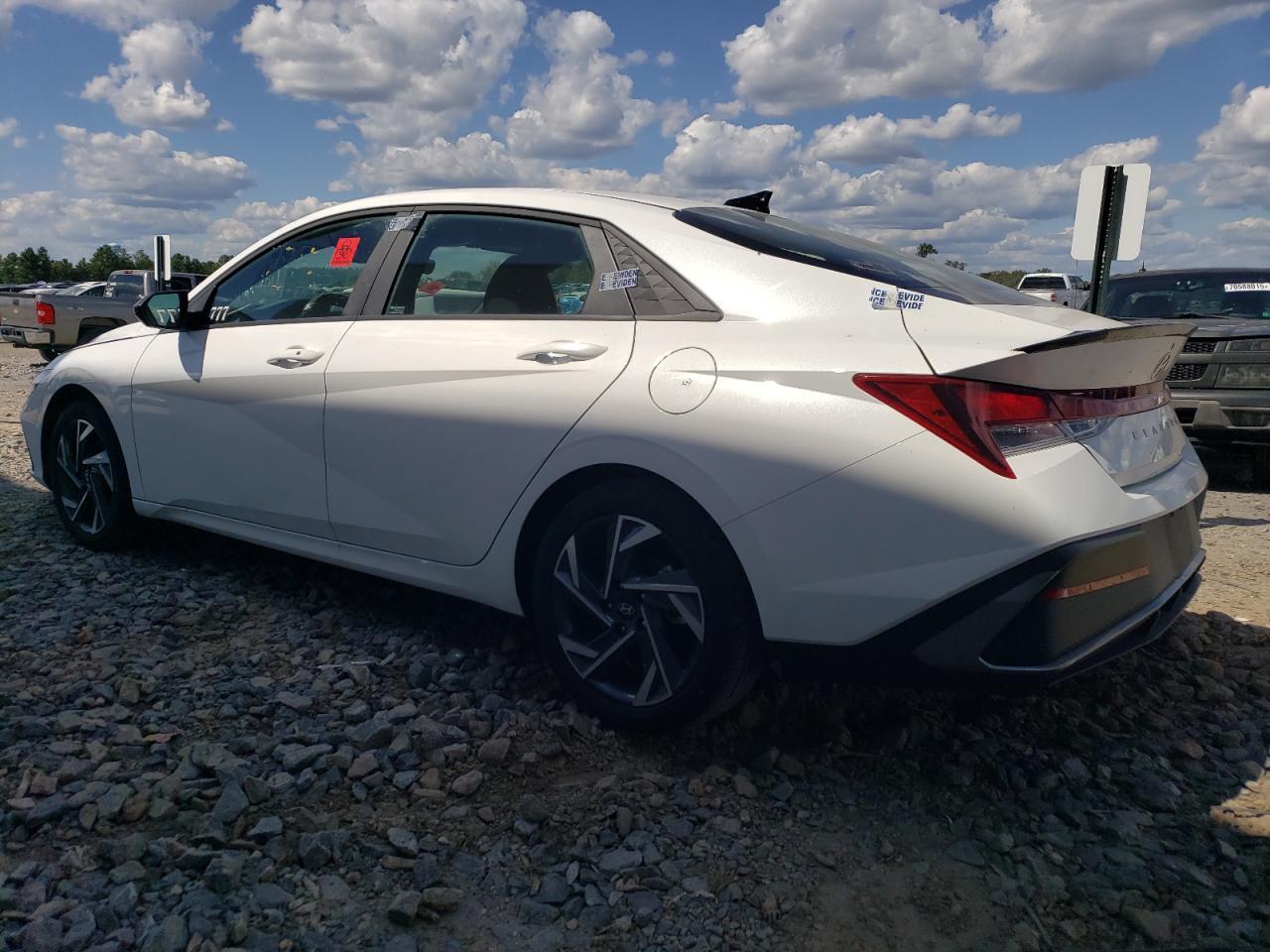 2025 Hyundai Elantra Sel Sport - Image 2