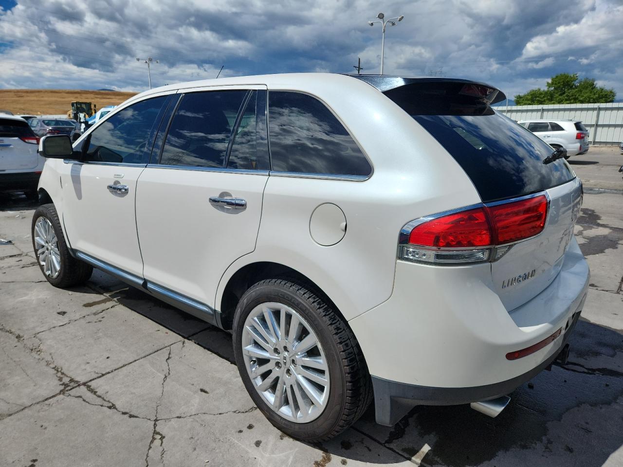 2011 Lincoln Mkx - Image 2