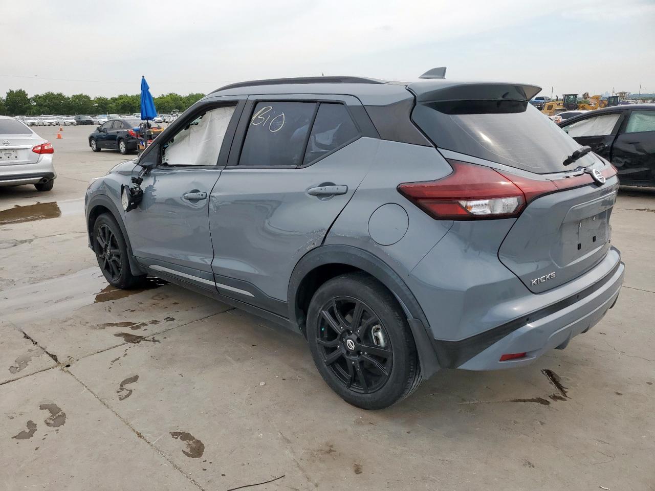 2021 Nissan Kicks Sr - Image 2