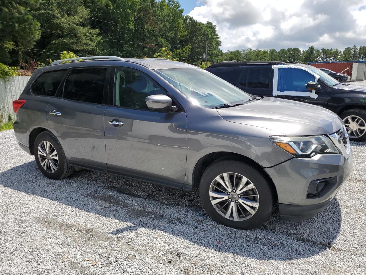2019 Nissan Pathfinder S - Image 4