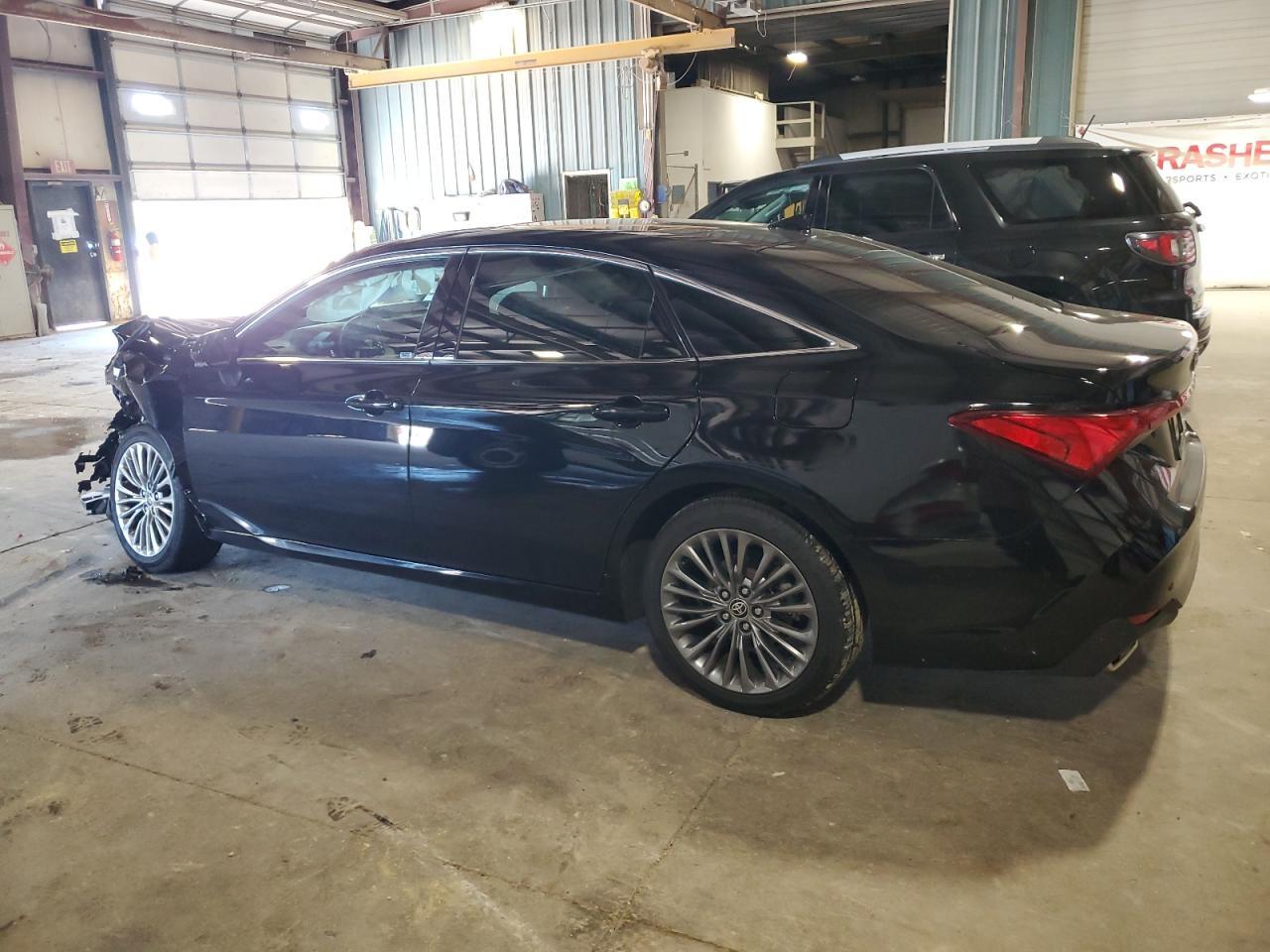 2022 Toyota Avalon Limited - Фото 2