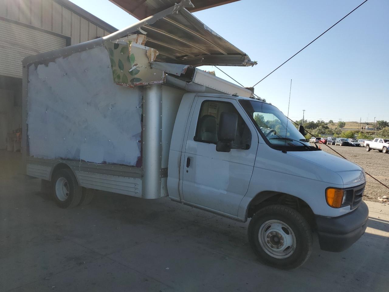 2007 Ford Econoline E450 Super Duty Cutaway Van - Фото 4