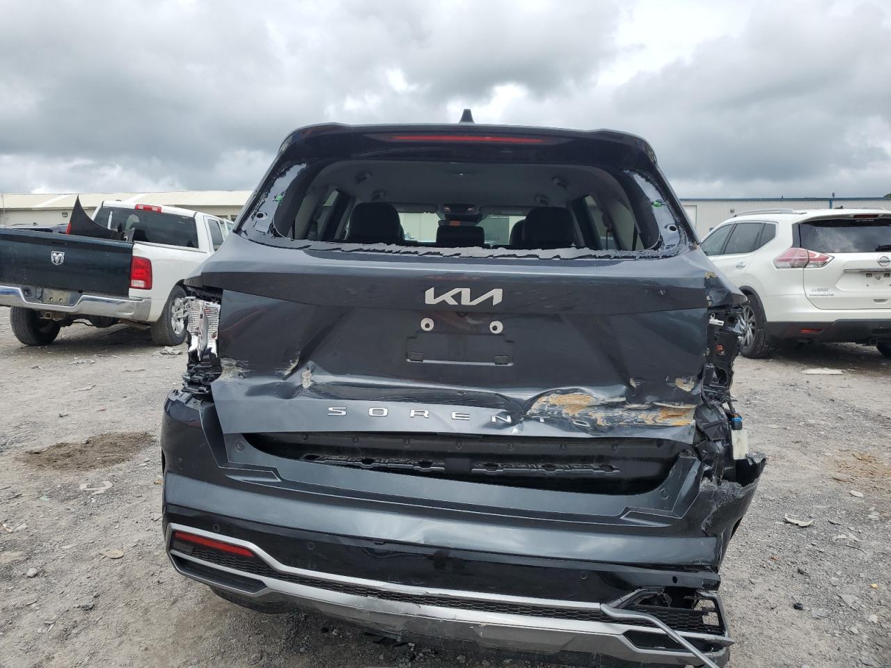 2022 Kia Sorento S - Image 6