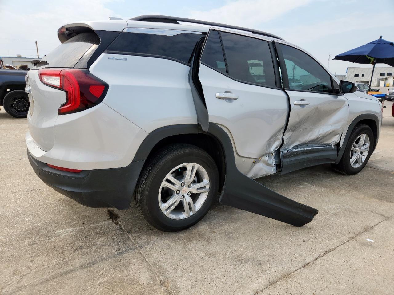 2022 GMC Terrain Sle - Image 3