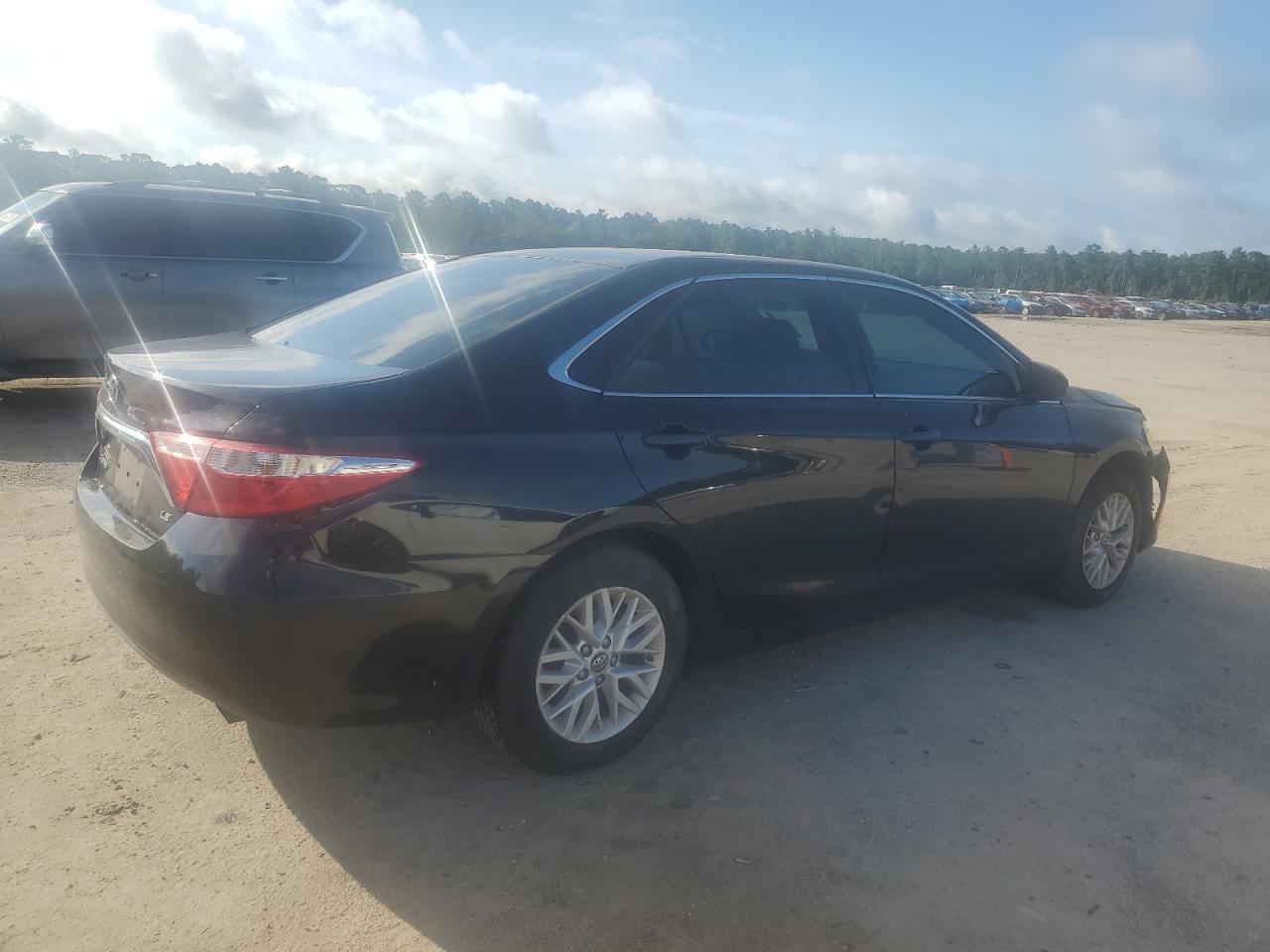 2017 Toyota Camry Le - Фото 3
