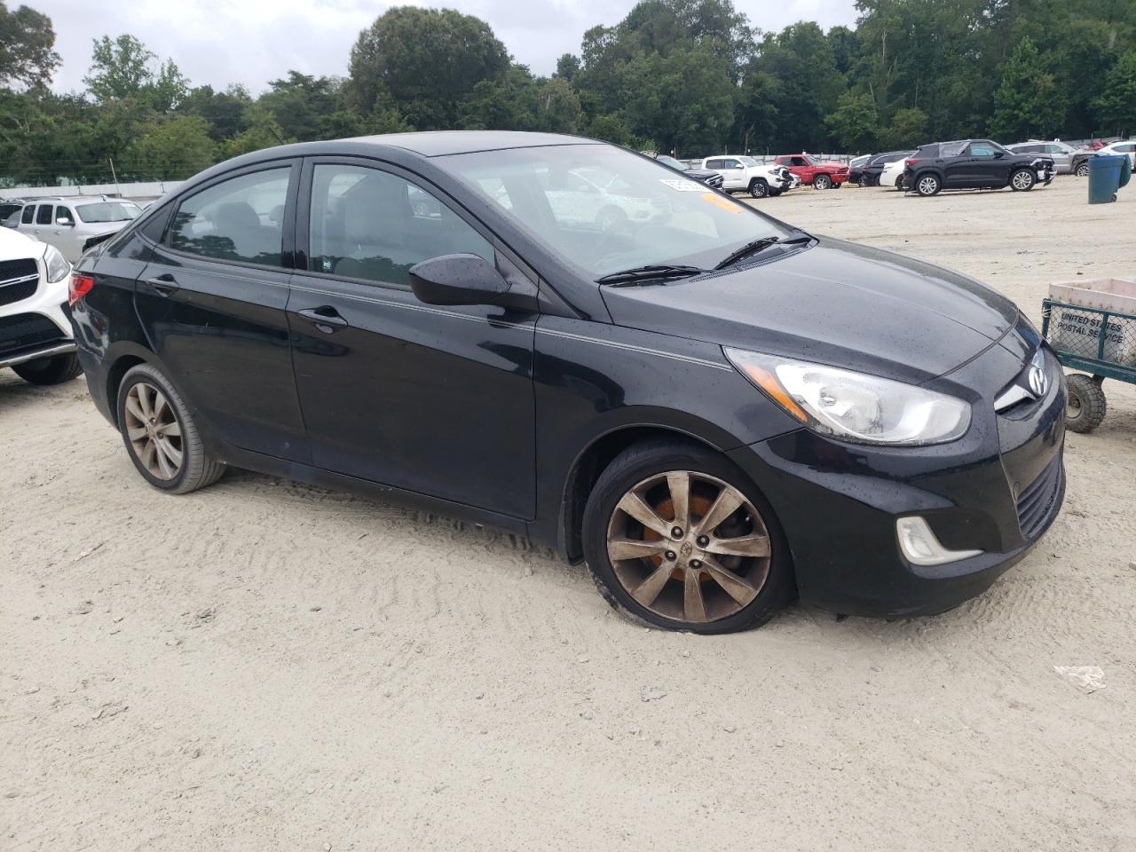 2013 Hyundai Accent Gls - Фото 4