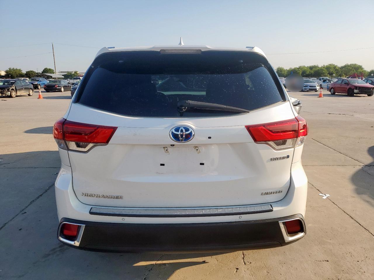 2019 Toyota Highlander Hybrid Limited - Image 6