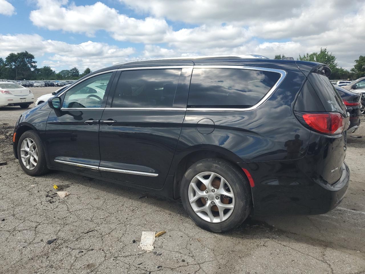 2017 Chrysler Pacifica Touring L Plus - Фото 2