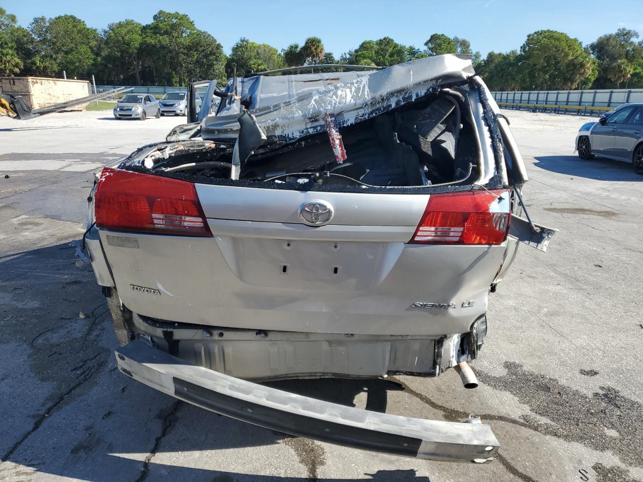 2004 Toyota Sienna Ce - Фото 6