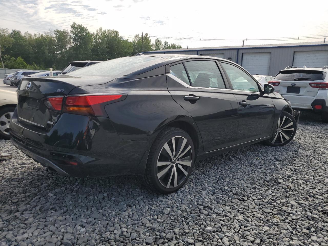 2020 Nissan Altima Sr - Фото 3