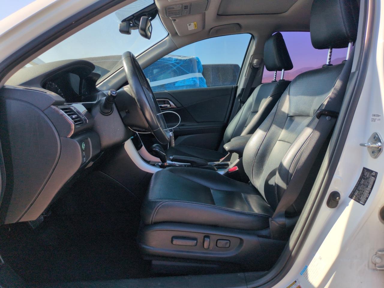 2017 Honda Accord Touring Hybrid - Image 7