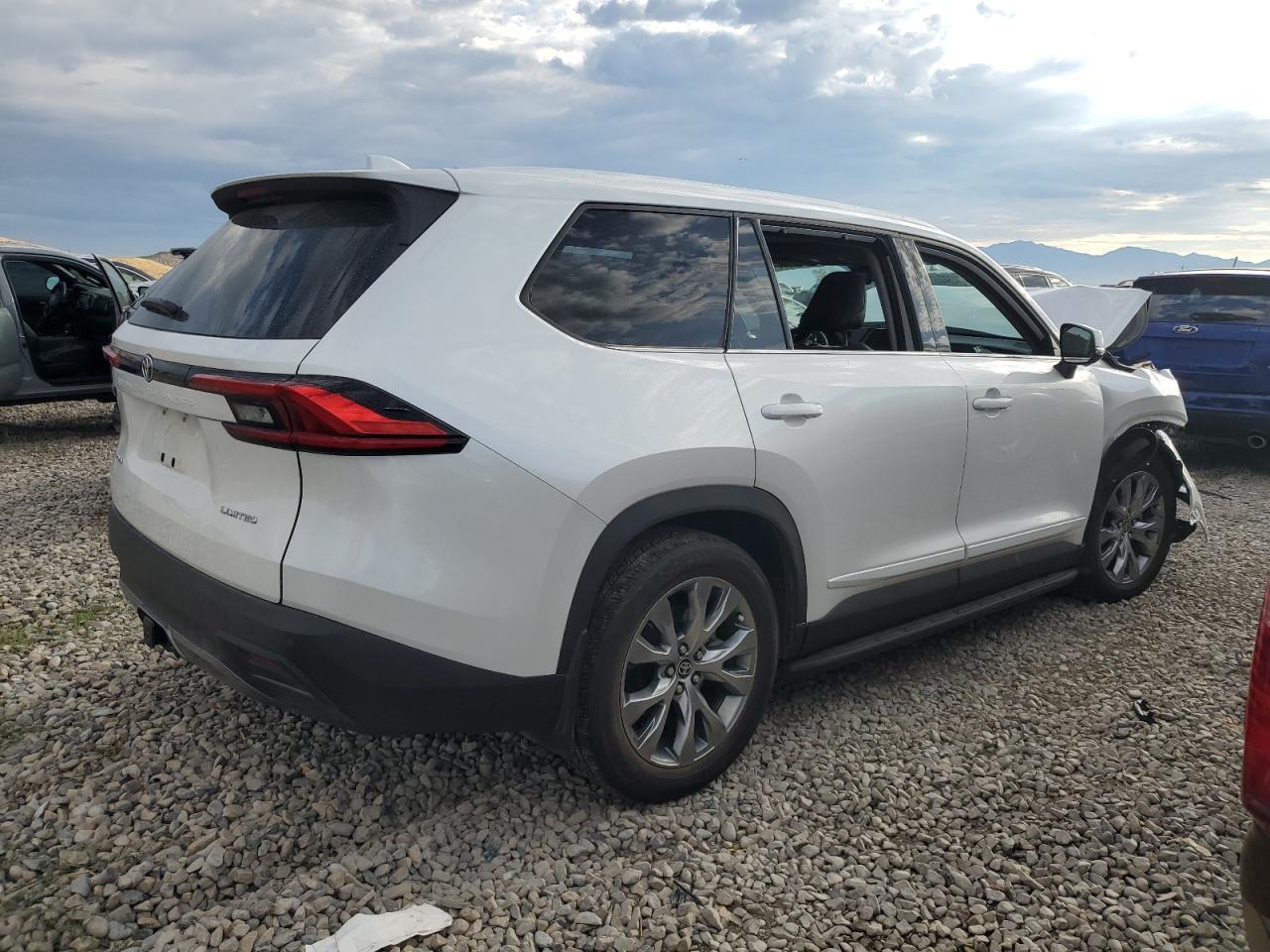 2024 Toyota Grand Highlander Xle - Image 3