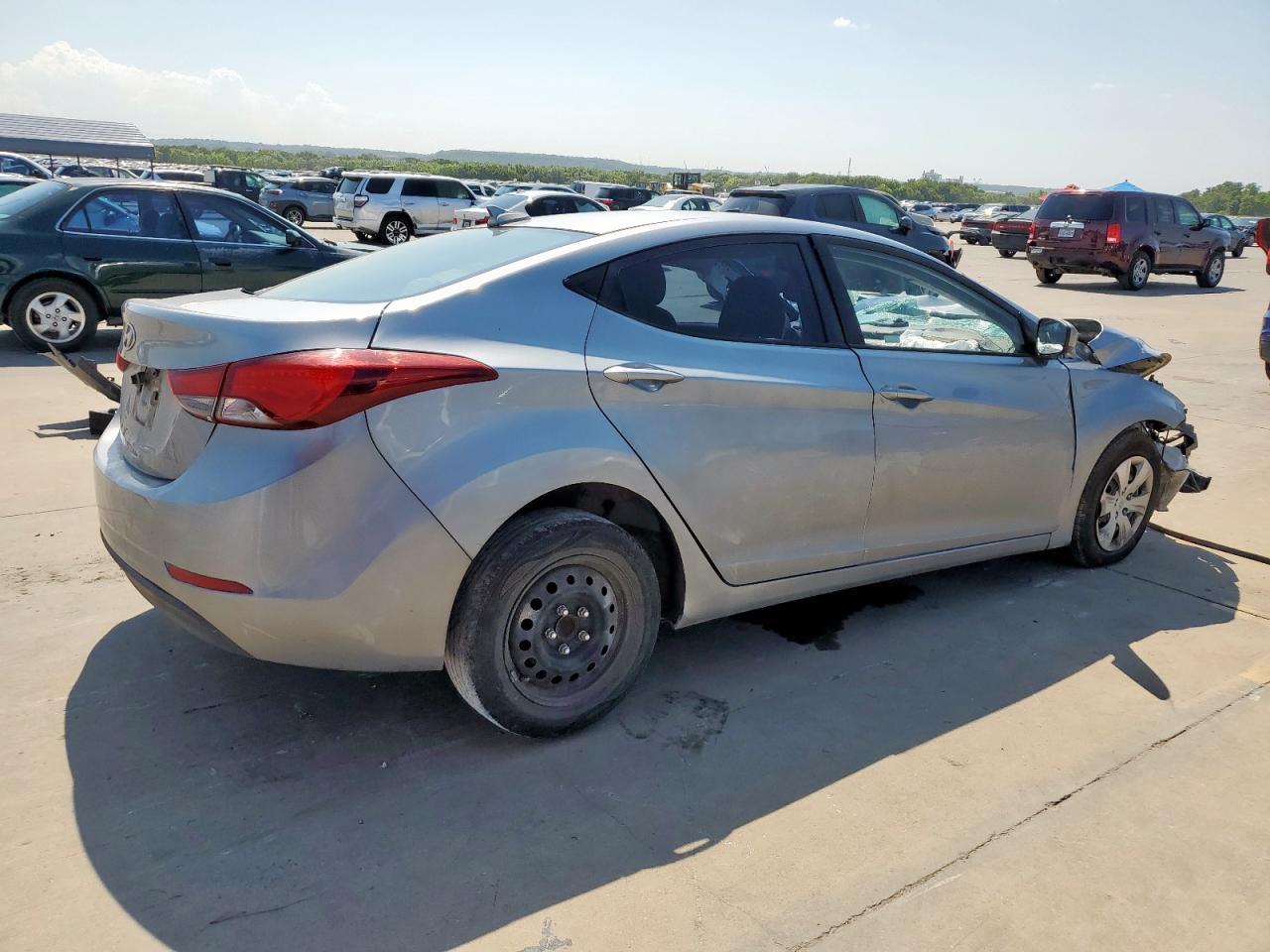 2016 Hyundai Elantra Se - Фото 3