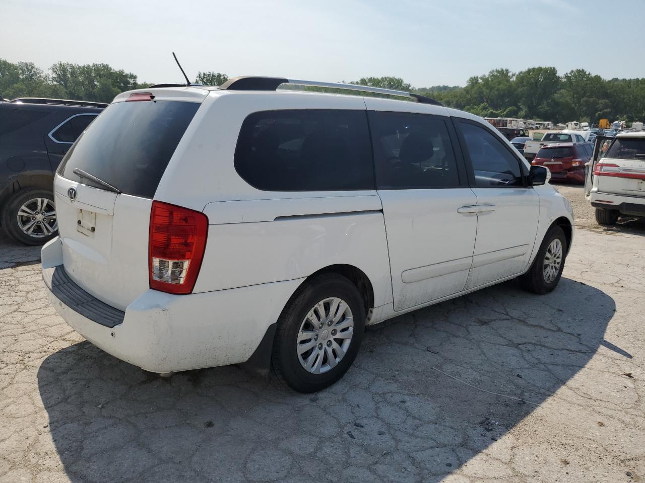 2011 Kia Sedona Lx - Image 3